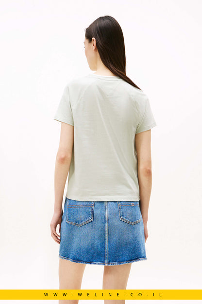 חולצת טי לנשים עם לוגו רקום בסגנון Script – Tommy Jeans