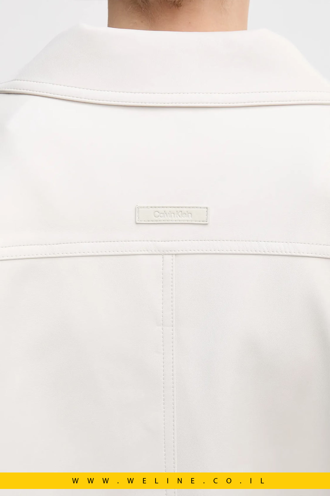 חולצת נשים Calvin Klein Jeans מבד דמוי עור – בז' בגזרת Loose Fit