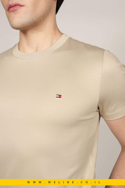 חולצת טי לגברים בגזרת Slim עם לוגו רקום | Tommy Hilfiger