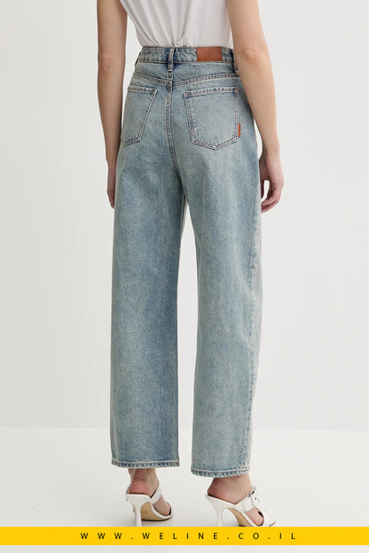 ג׳ינס נשים בגזרה גבוהה ונינוחה מבית Armani Exchange