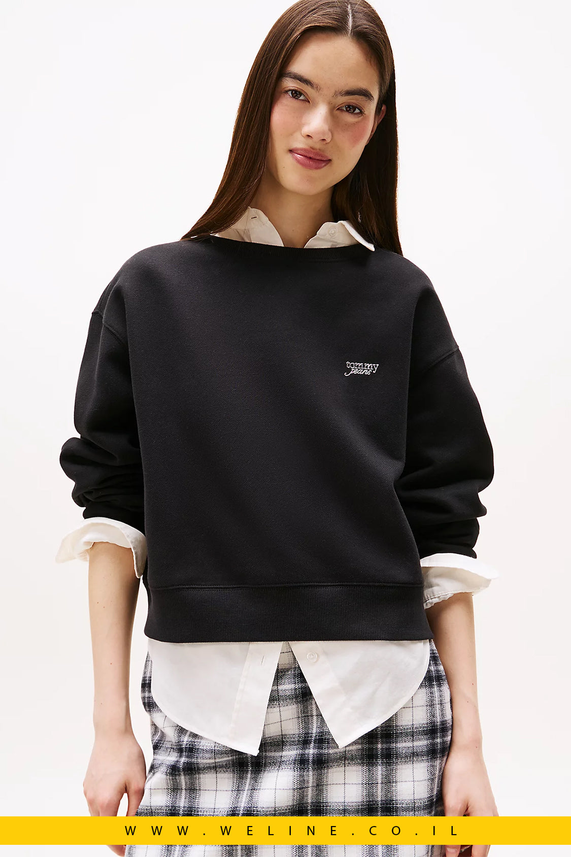סווטשירט נשים Tommy Jeans עם לוגו מטאלי – Metallic Logo Relaxed Crew Neck Sweatshirt