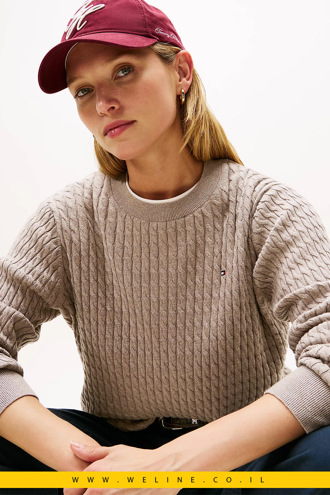 סוודר סריג נשים Tommy Hilfiger – דגם Cable Knit קלאסי בצבע טאופ