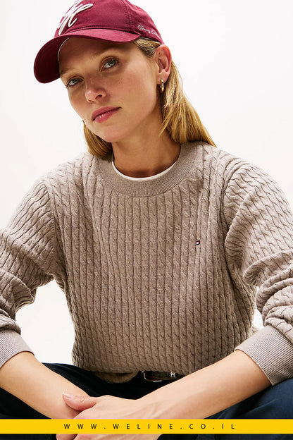סוודר סריג נשים Tommy Hilfiger – דגם Cable Knit קלאסי בצבע טאופ