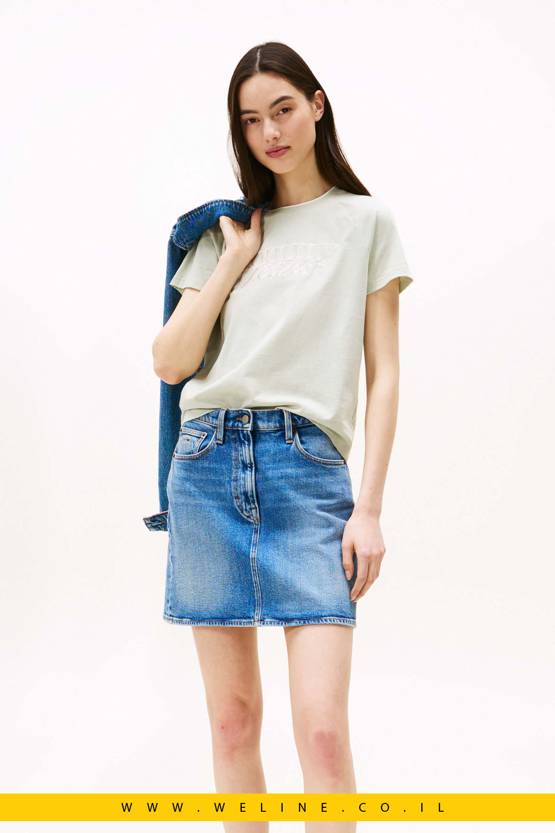 חולצת טי לנשים עם לוגו רקום בסגנון Script – Tommy Jeans