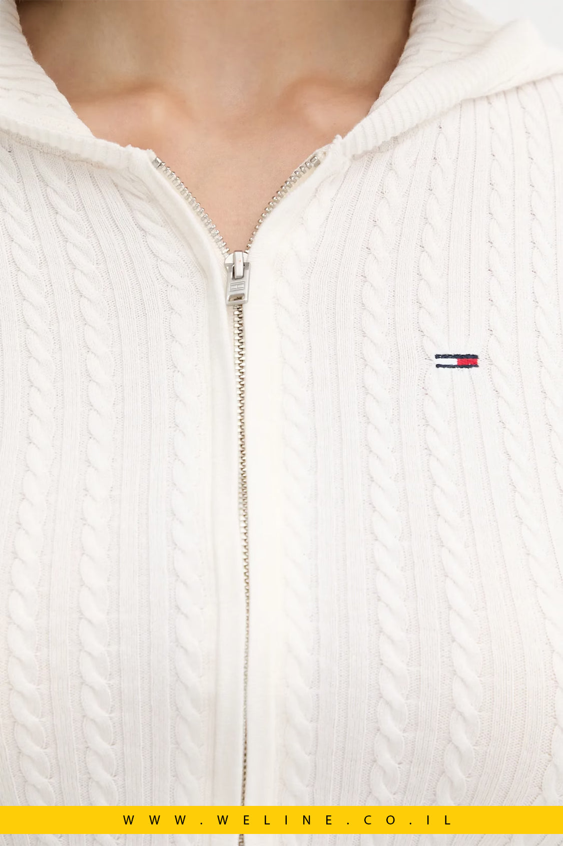 ג’אמפר Tommy Jeans לנשים עם קפוצ’ון