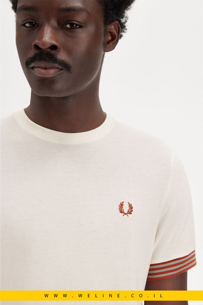 חולצת טי לגברים עם פסי קצה – Fred Perry
