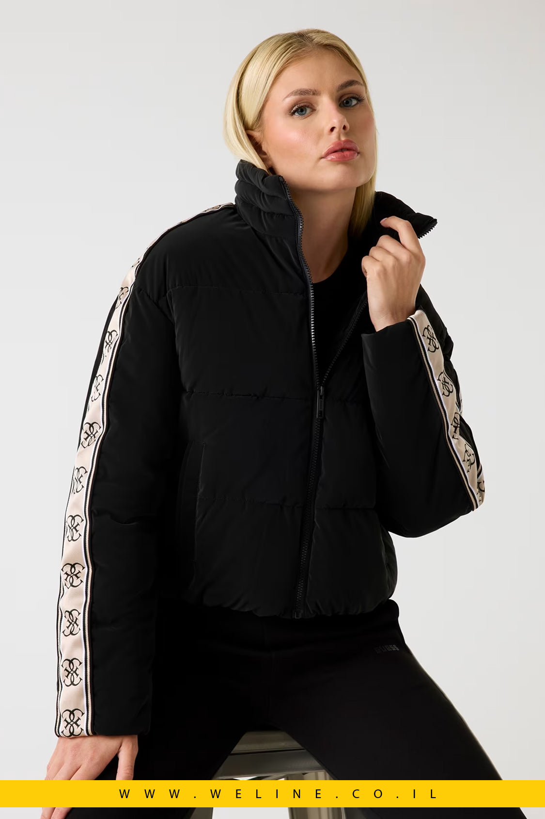 Guess – מעיל Puffer שחור עם צווארון גבוה