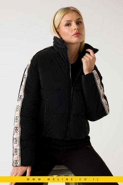 Guess – מעיל Puffer שחור עם צווארון גבוה