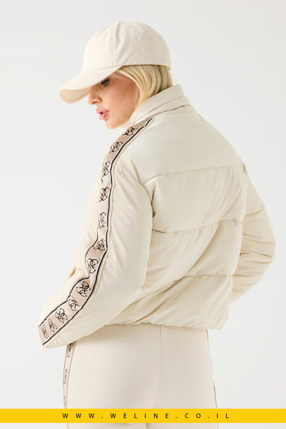 Guess – מעיל Puffer קרם עם צווארון גבוה