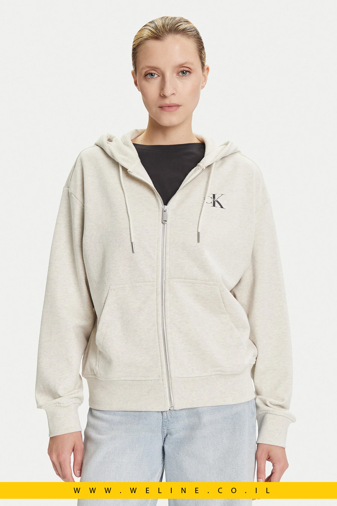 קפוצ'ון נשים Calvin Klein Jeans – דגם Monologo בצבע בז' מלנז' עם רוכסן