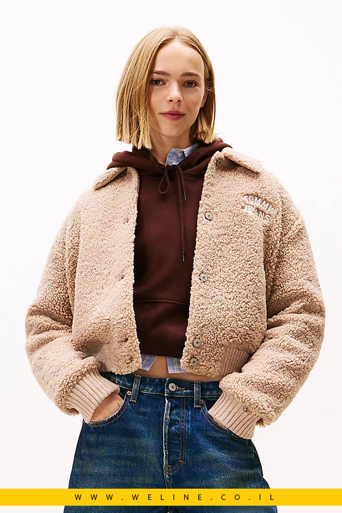 מעיל בומבר נשים Tommy Jeans Varsity Teddy – לוגו גב, גזרת Relaxed