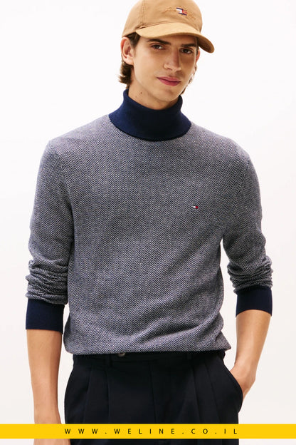 Tommy Hilfiger Pima Cotton Turtleneck Sweater – סוודר גולף לגברים בדוגמת הרינגבון בצבע Desert Sky / Ivory Petal