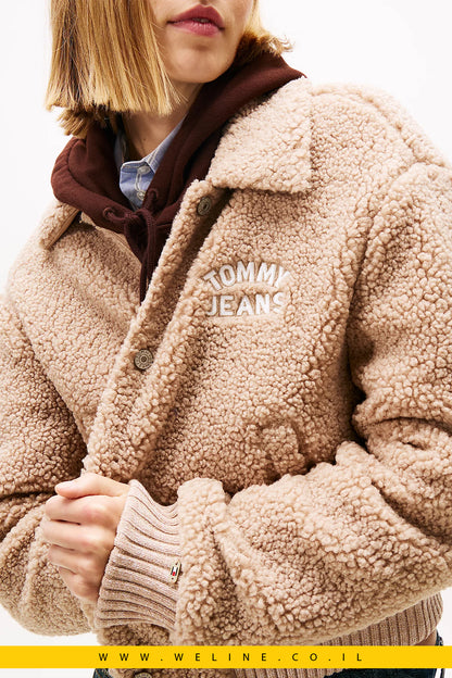 מעיל בומבר נשים Tommy Jeans Varsity Teddy – לוגו גב, גזרת Relaxed