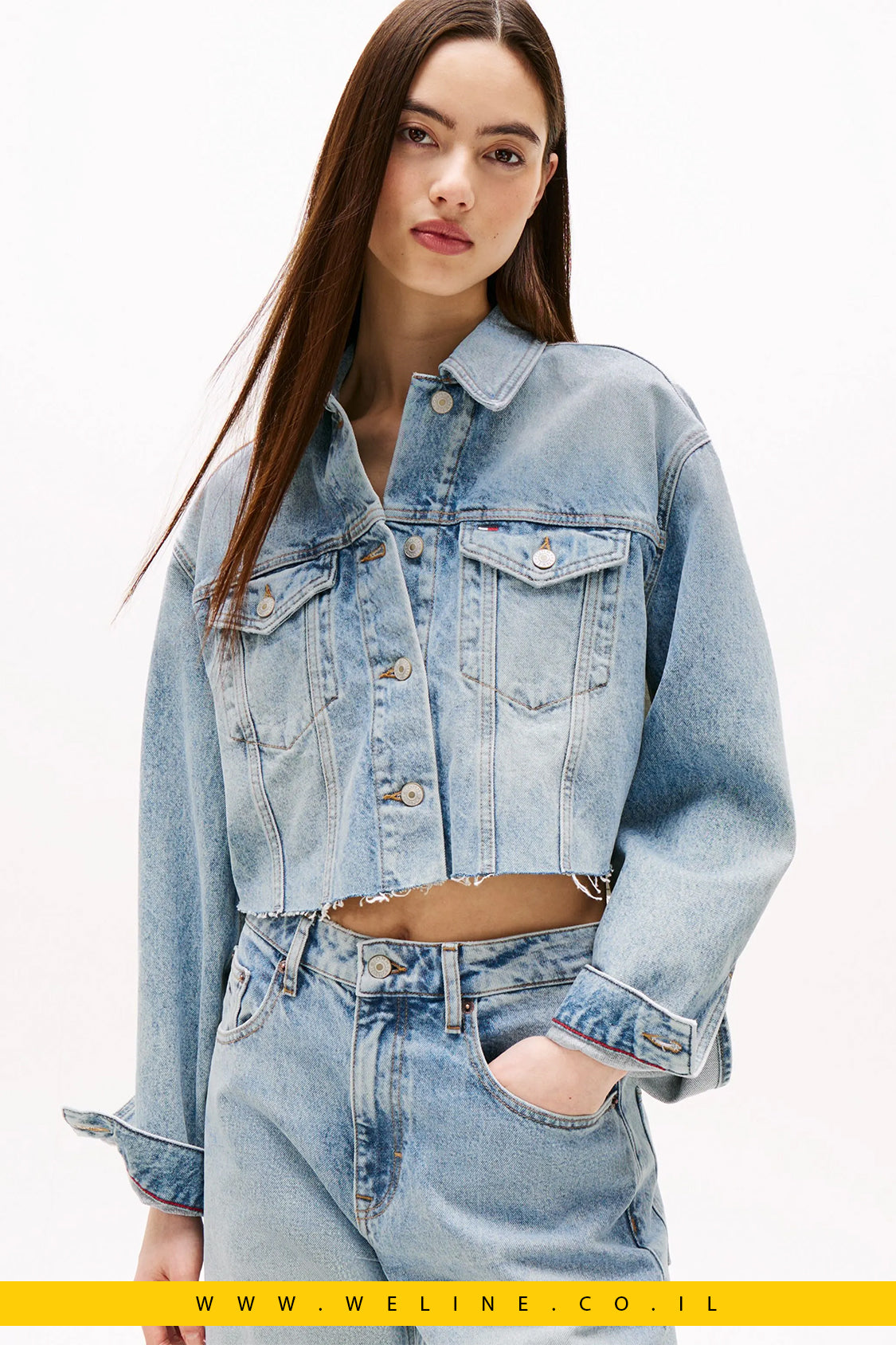 ג׳קט ג׳ינס נשים Tommy Jeans – Cropped Oversized עם לוגו אחורי גדול