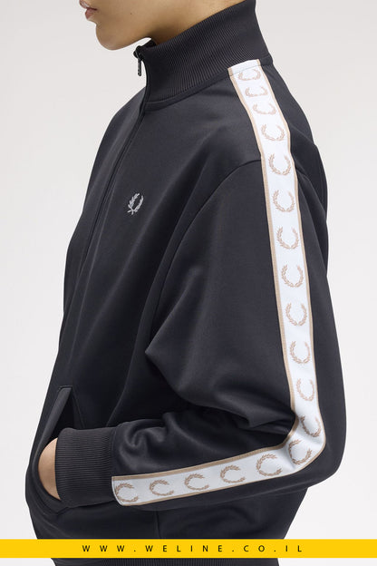 ג׳קט טרנינג עם פסי לוגו – Fred Perry Taped Track Jacket (אפור Anchor Grey)