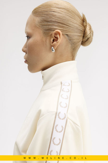 ג׳קט טרנינג עם פסי מיתוג – Fred Perry Taped Track Jacket (צבע אקרו / Ecru)