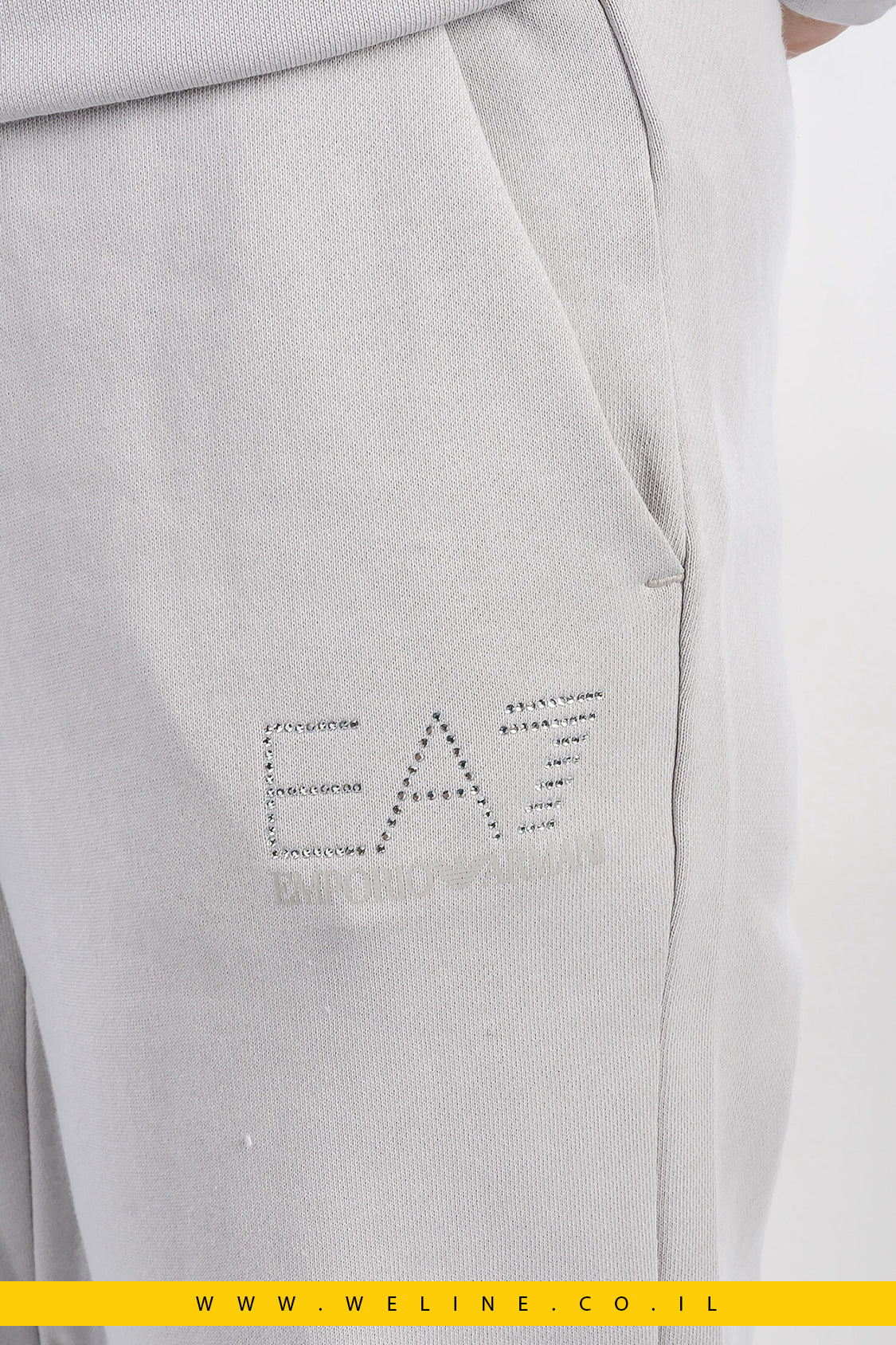 חליפת טרנינג EA7 לנשים בצבע אפור – קפוצ’ון עם לוגו קריסטלים