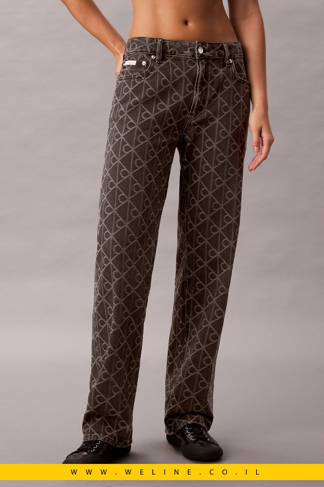 ג’ינס נשים 90s Straight Black Emblem Jacquard – Calvin Klein - WELINE.CO.IL