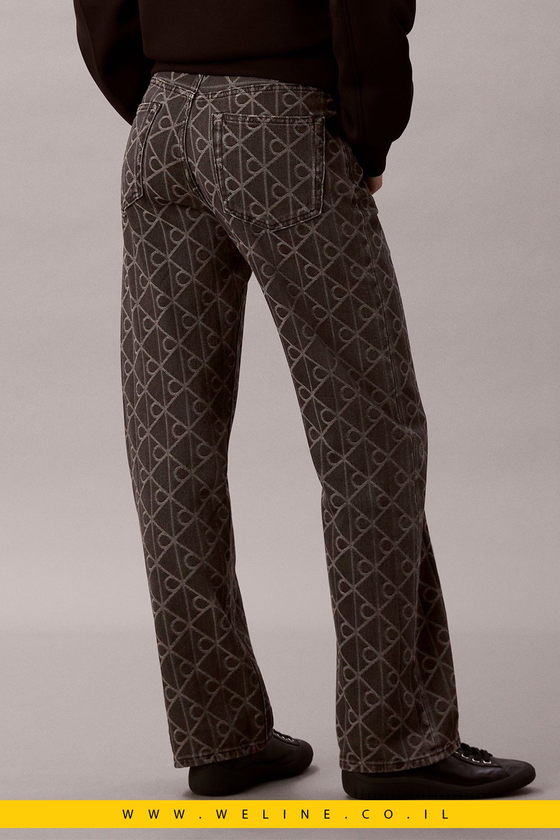 ג’ינס נשים 90s Straight Black Emblem Jacquard – Calvin Klein - WELINE.CO.IL