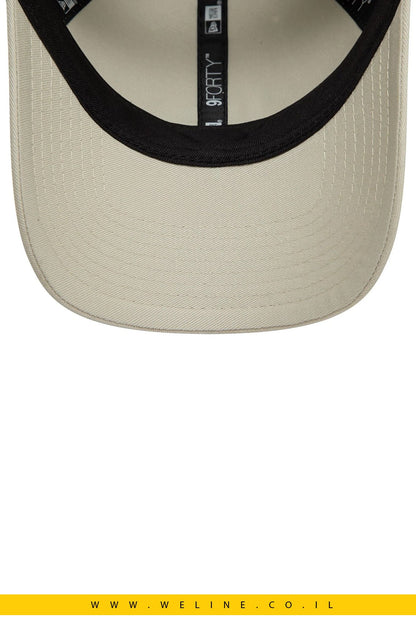 כובע 9FORTY ביג' New Era עם תג מתכתי - WELINE.CO.IL