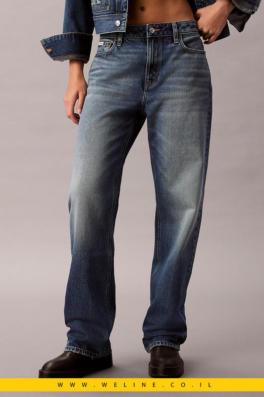 ג’ינס נשים Calvin Klein בגזרת 90's Straight - WELINE.CO.IL