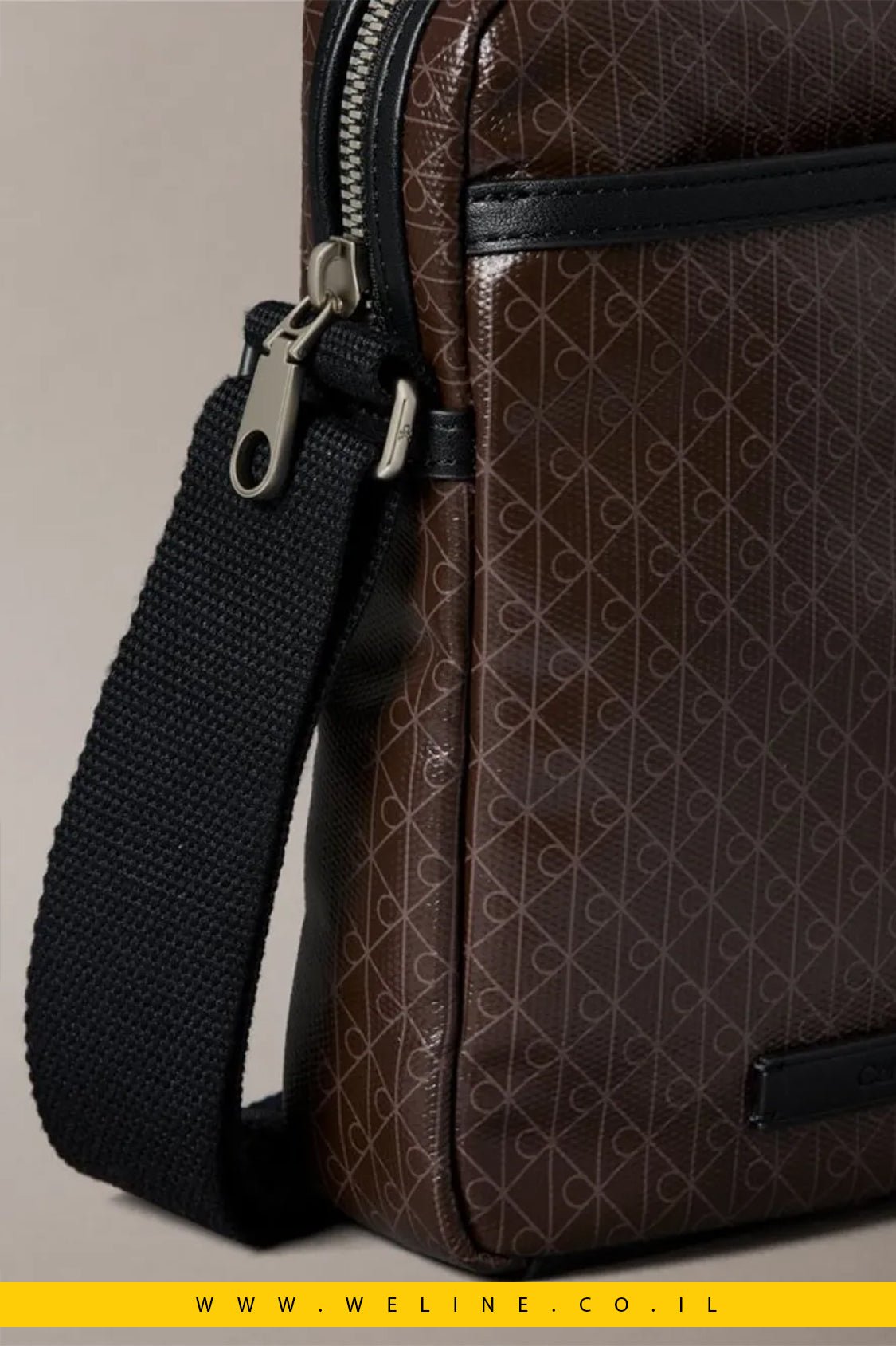תיק צד Calvin Klein Allover Emblem Logo Reporter Bag - WELINE.CO.IL