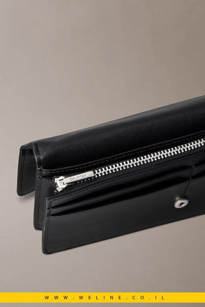 ארנק עור לנשים – Calvin Klein – Monogram Logo Emblem Bifold Wallet - WELINE.CO.IL