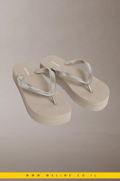 כפכפי אצבע פלטפורמה נשים Calvin Klein Pearlised – צבע Desert Taupe - WELINE.CO.IL