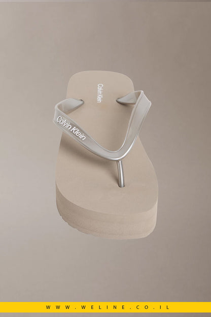 כפכפי אצבע פלטפורמה נשים Calvin Klein Pearlised – צבע Desert Taupe - WELINE.CO.IL