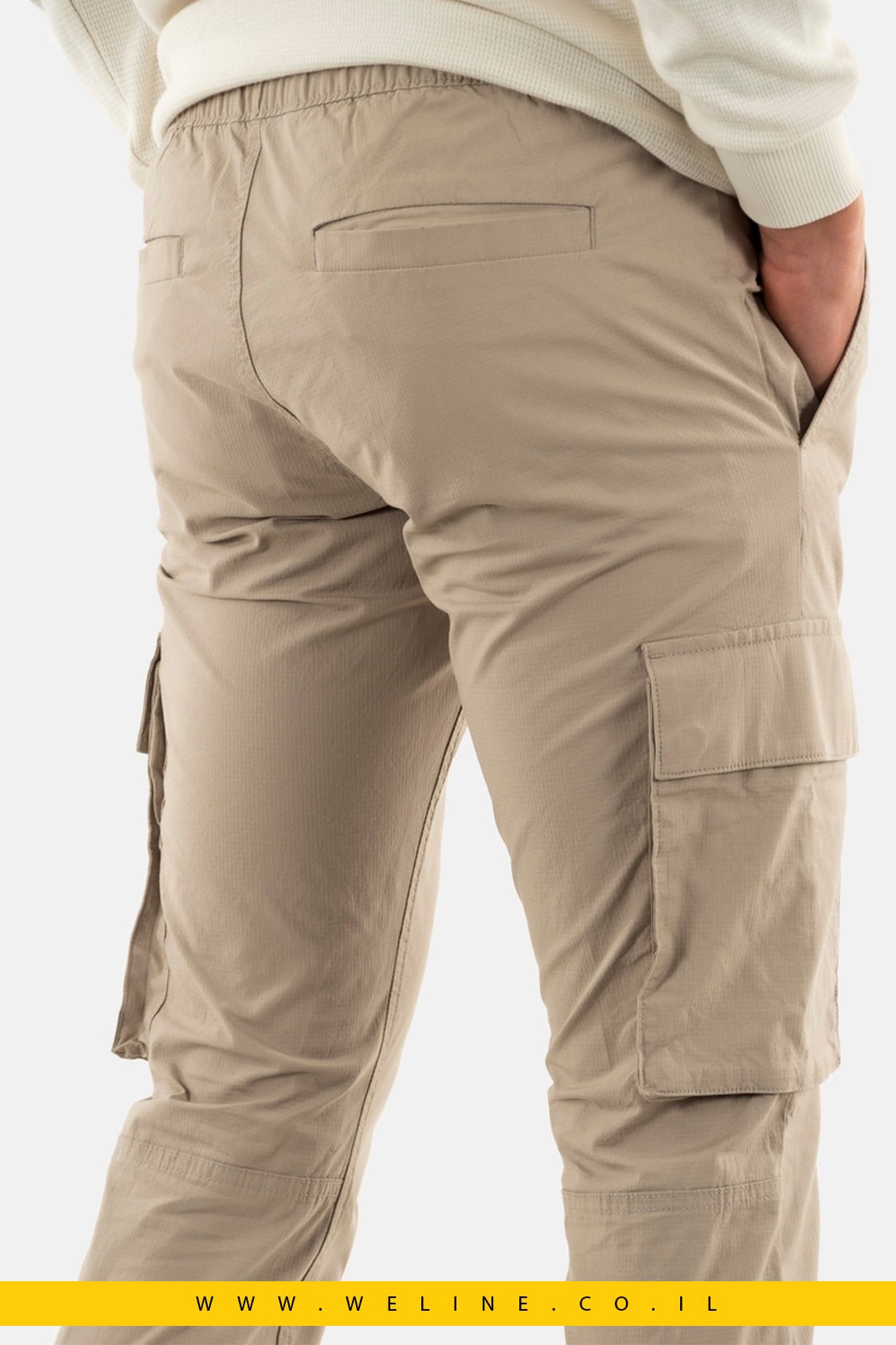מכנסי קרגו סקיני לגברים Calvin Klein Skinny Cargo בצבע בז' - WELINE.CO.IL