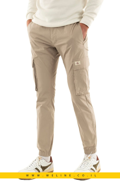 מכנסי קרגו סקיני לגברים Calvin Klein Skinny Cargo בצבע בז' - WELINE.CO.IL