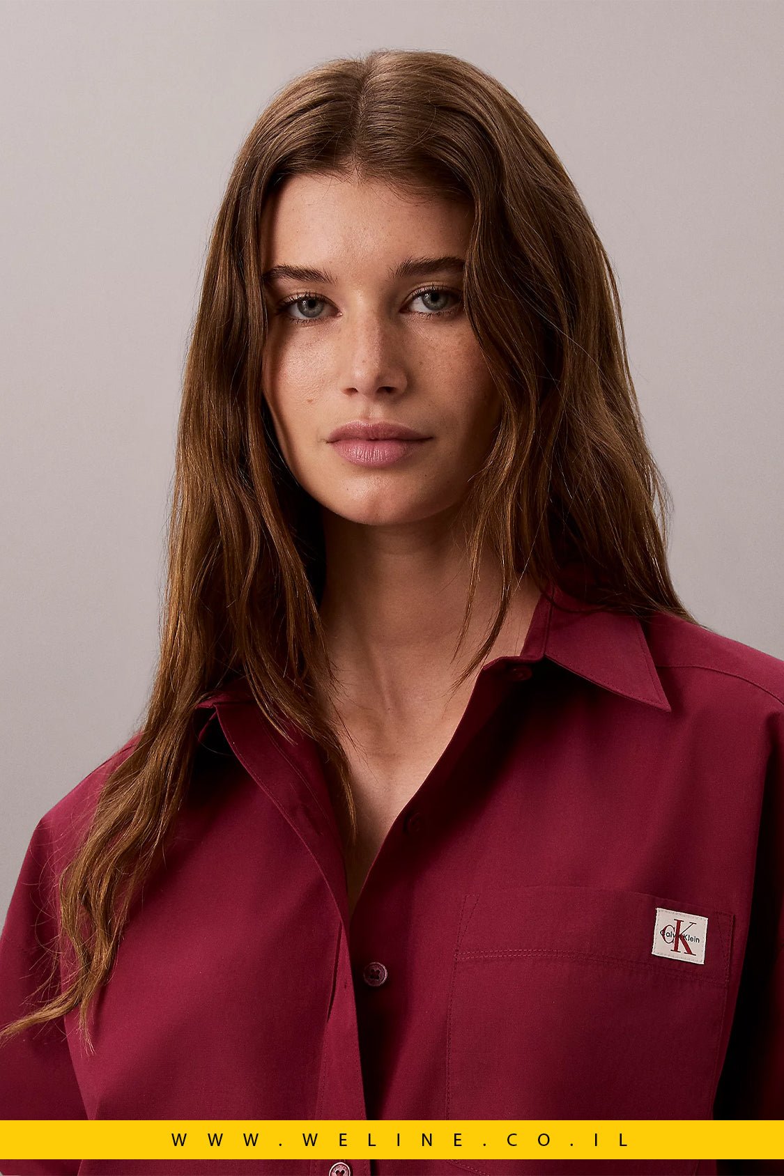 חולצה מכופתרת לנשים Calvin Klein Woven Monologo Cropped Poplin - WELINE.CO.IL