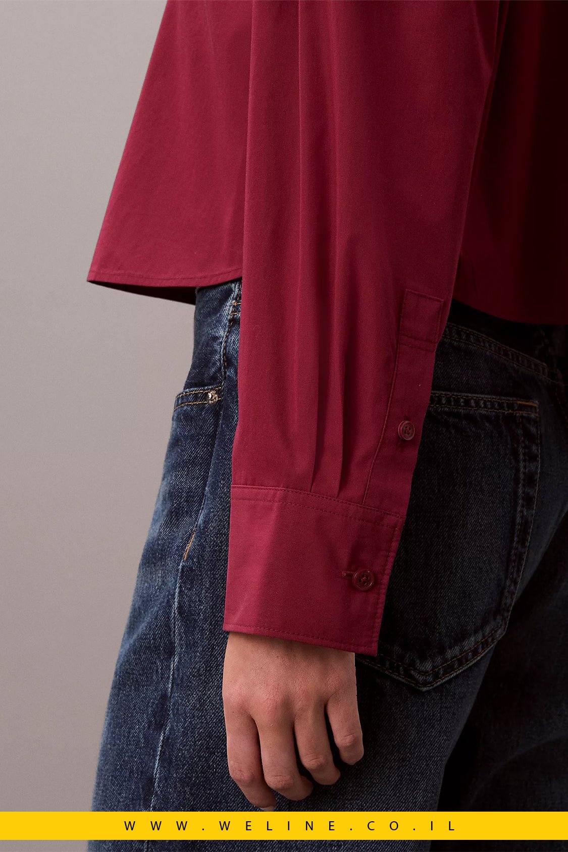 חולצה מכופתרת לנשים Calvin Klein Woven Monologo Cropped Poplin - WELINE.CO.IL