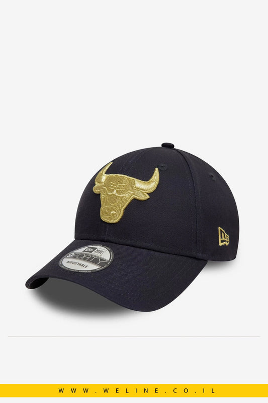 כובע מתכוונן Chicago Bulls Metallic Navy 9FORTY מבית New Era - WELINE.CO.IL