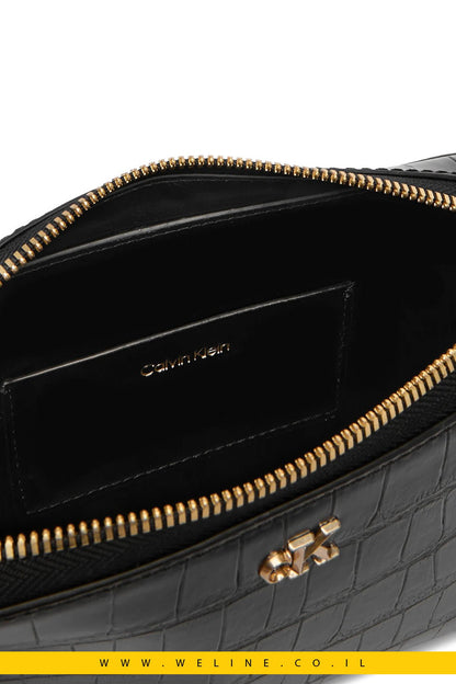 תיק צד CK Croc Camera Bag מבית Calvin Klein – צבע שחור - WELINE.CO.IL