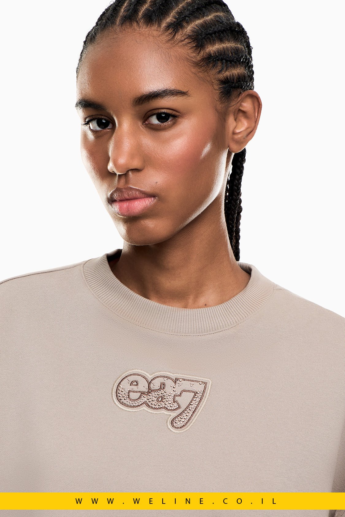 חולצת טי נשים EA7 Emporio Armani Logo Series – צבע בז' - WELINE.CO.IL