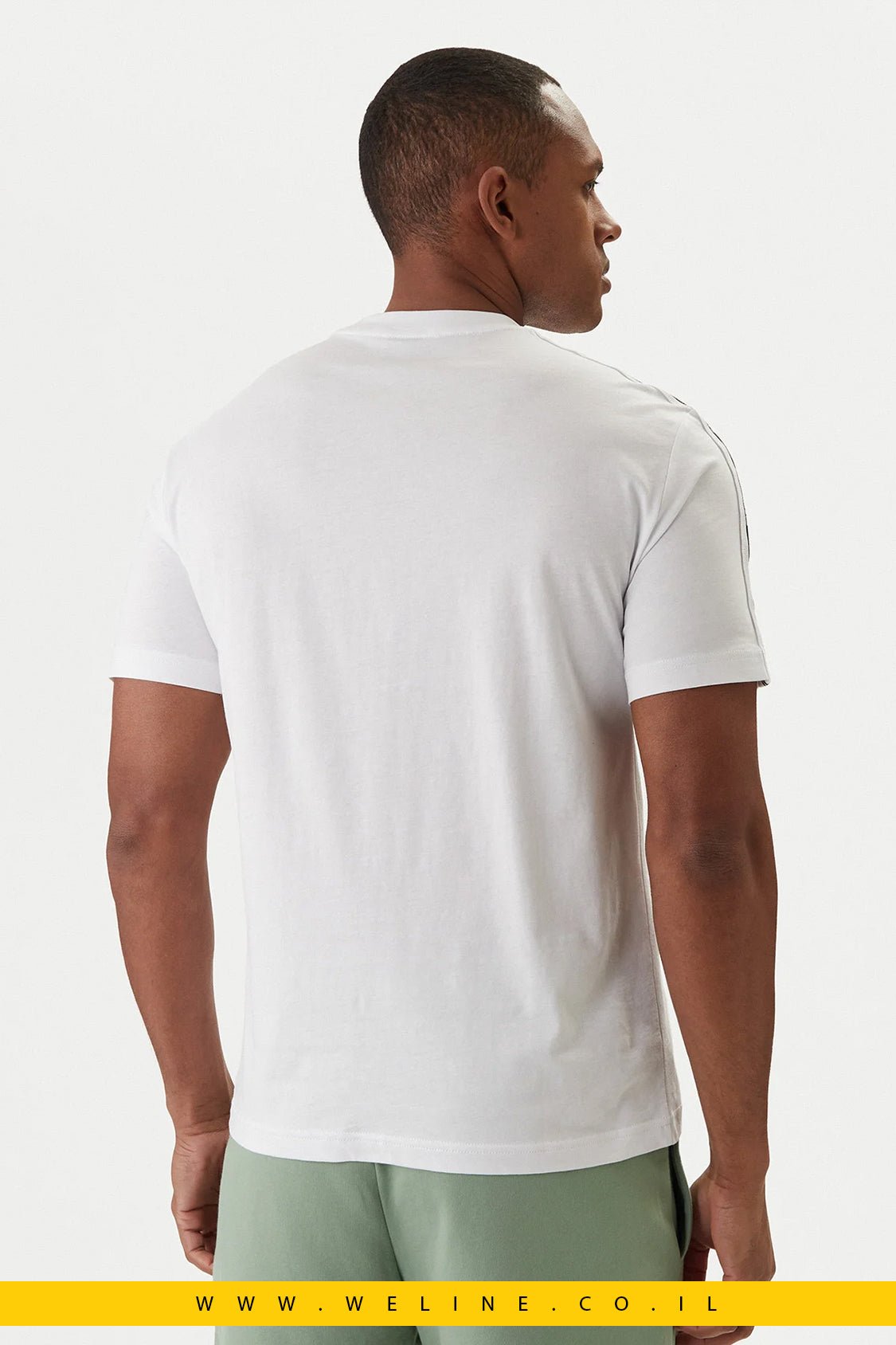חולצת טי לבן לגברים מבית EA7 Emporio Armani בגזרת Regular Fit - WELINE.CO.IL