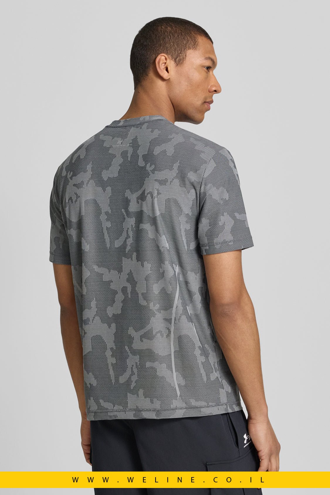 חולצת טי צווארון עגול לגברים מבית EA7 Emporio Armani בגזרת Regular Fit - WELINE.CO.IL