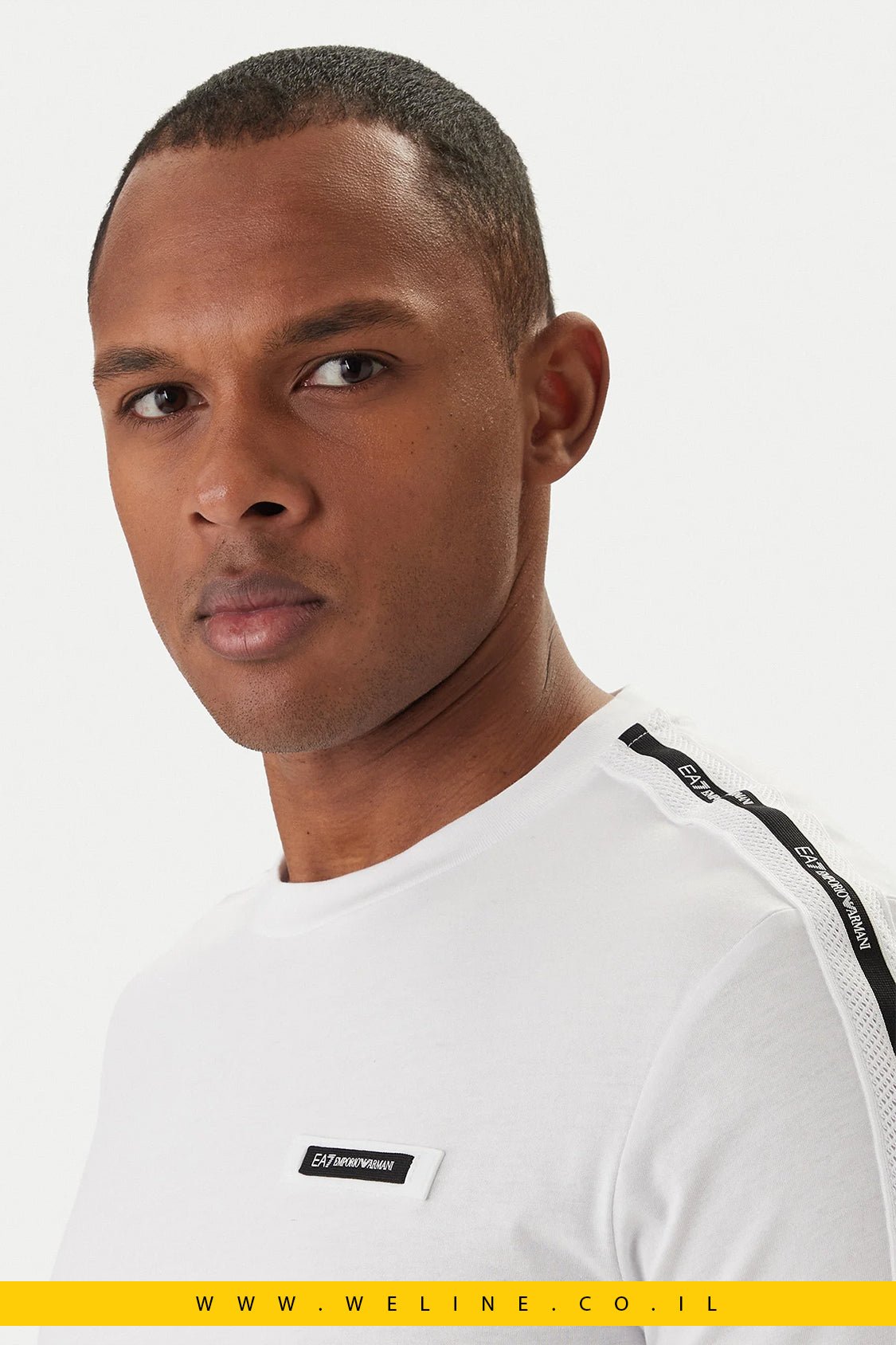חולצת טי לבן לגברים מבית EA7 Emporio Armani בגזרת Regular Fit - WELINE.CO.IL