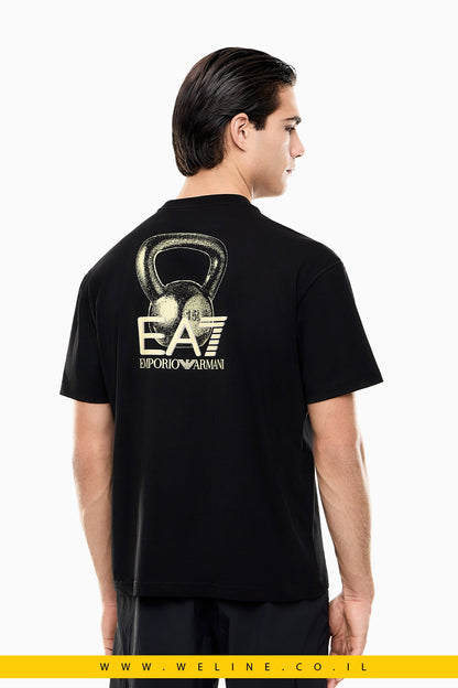 חולצת טי גברים EA7 Graphic Series Cotton Jersey – צבע שחור - WELINE.CO.IL