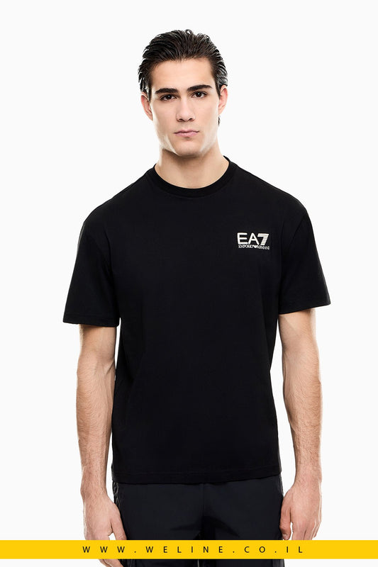 חולצת טי גברים EA7 Graphic Series Cotton Jersey – צבע שחור - WELINE.CO.IL