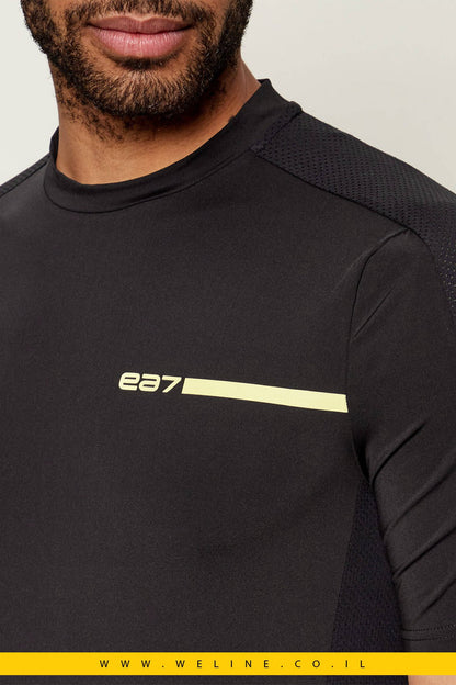 חולצת טי לגברים מבית EA7 בגזרת Slim Fit - WELINE.CO.IL