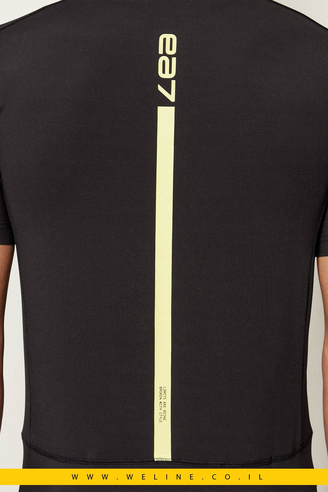 חולצת טי לגברים מבית EA7 בגזרת Slim Fit - WELINE.CO.IL