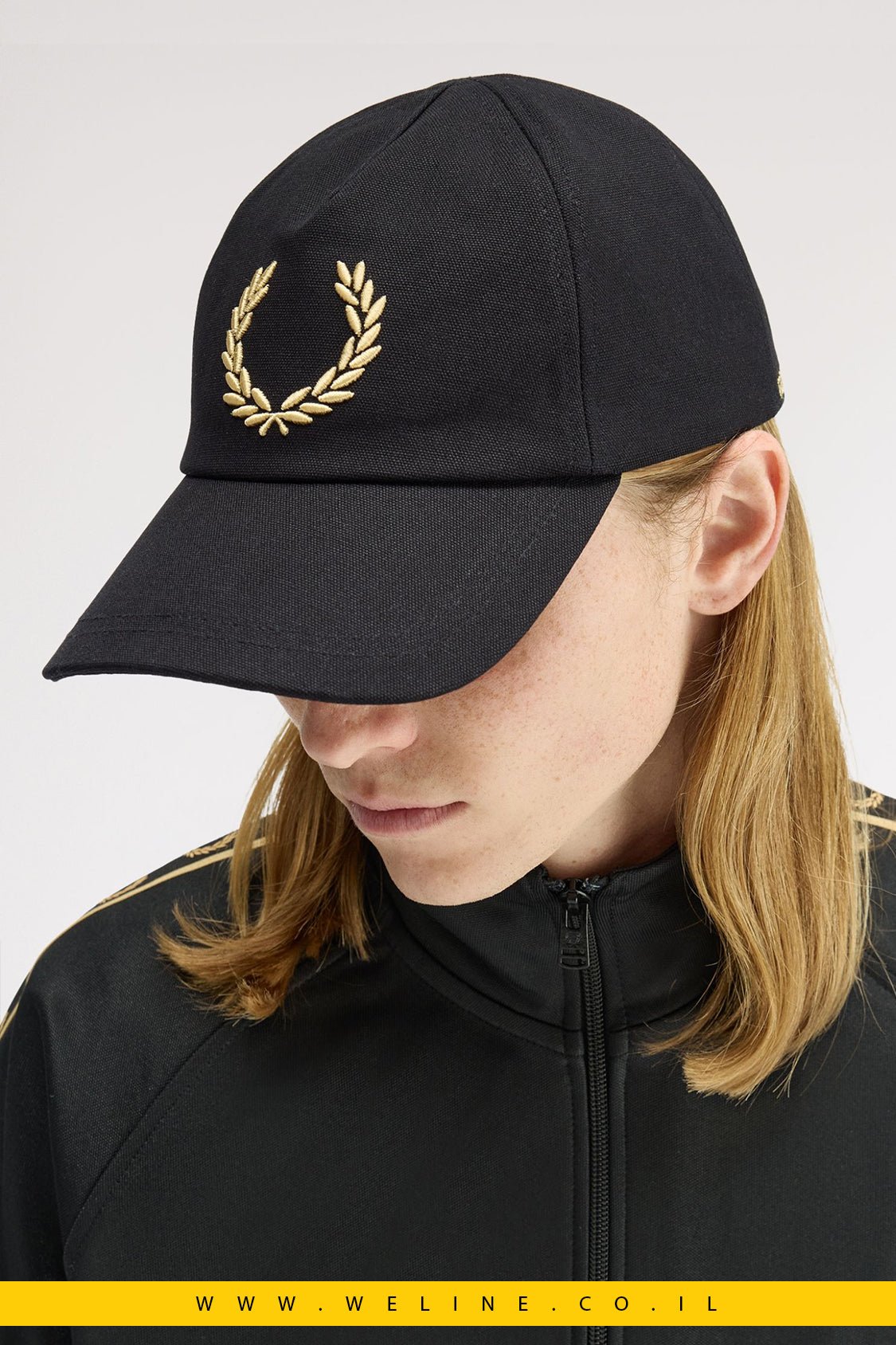 כובע Fred Perry Bold Embroidered Canvas Cap – צבע Black / Champagne | - WELINE.CO.IL