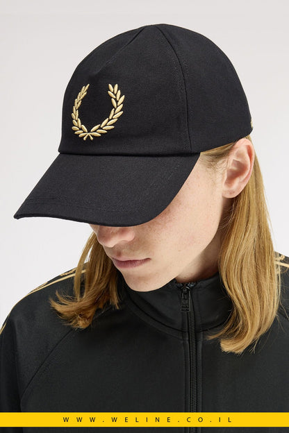 כובע Fred Perry Bold Embroidered Canvas Cap – צבע Black / Champagne | - WELINE.CO.IL