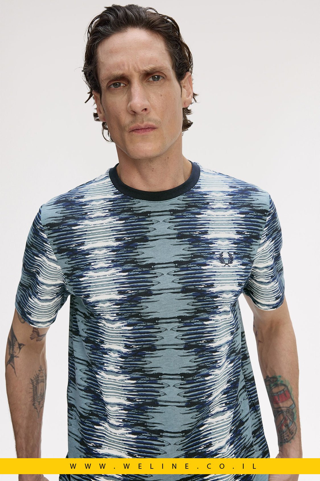 חולצת טי fredperry גברים Soundwave Glitch – צבע Stockport Blue | הדפס דיגיטלי - WELINE.CO.IL