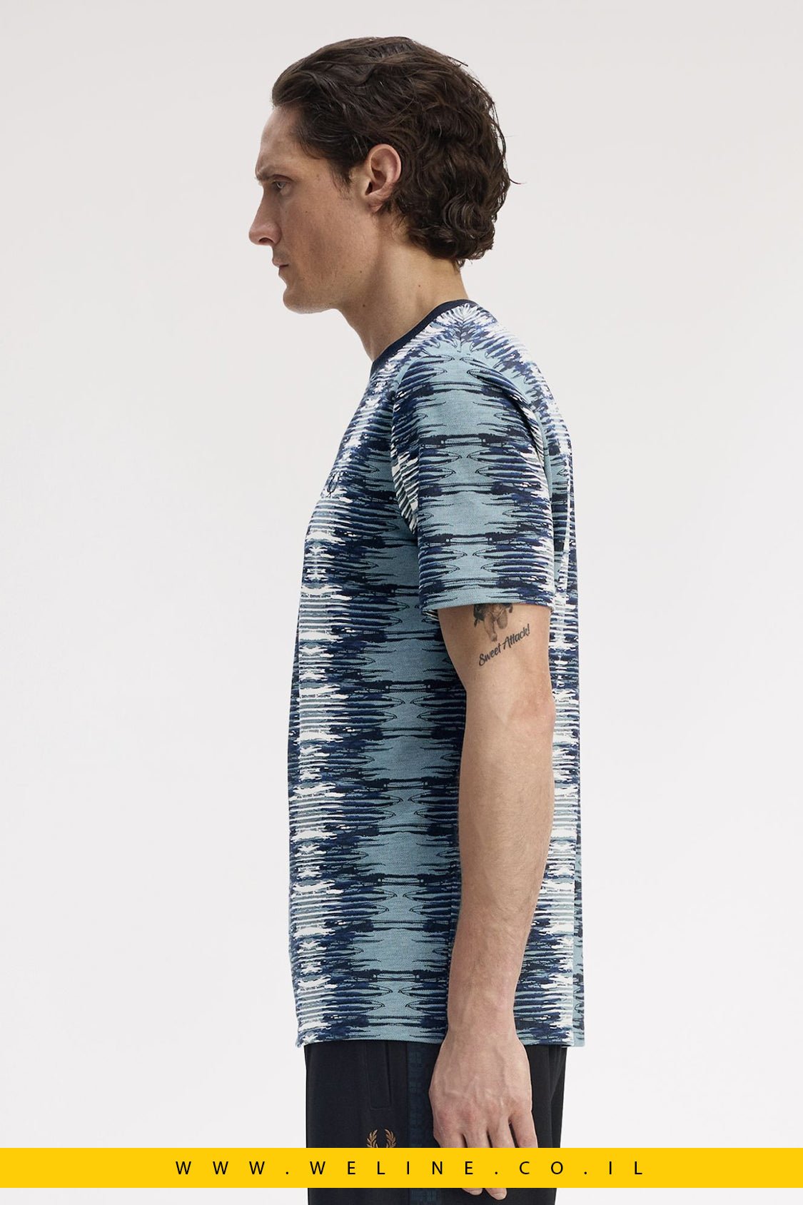 חולצת טי fredperry גברים Soundwave Glitch – צבע Stockport Blue | הדפס דיגיטלי - WELINE.CO.IL