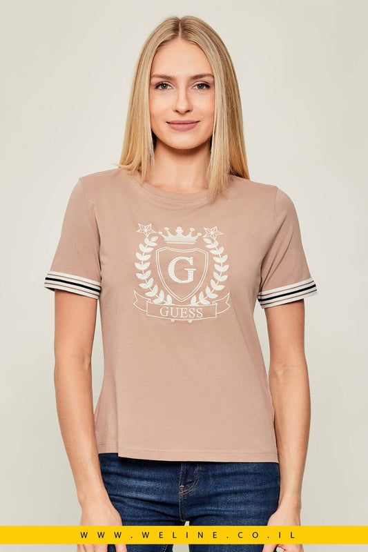 חולצת טי נשים Guess Active MURIEL Regular Fit – צבע בז' - WELINE.CO.IL