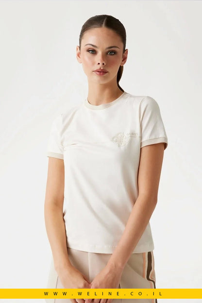 חולצת נשים Guess Carmen Slim Fit לבנה – לוגו קדמי - WELINE.CO.IL