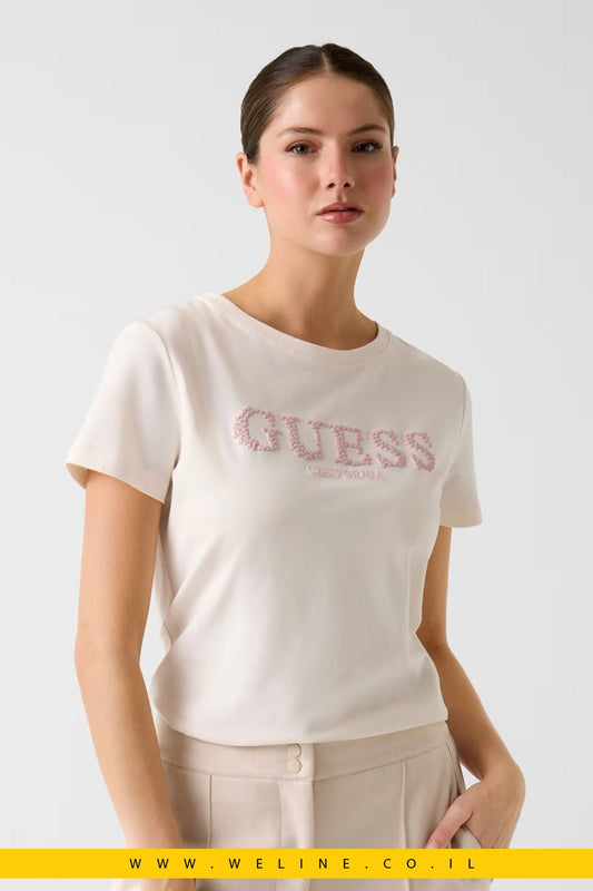 חולצת טי נשים GUESS Printed Logo – צבע לבן | דגם - WELINE.CO.IL
